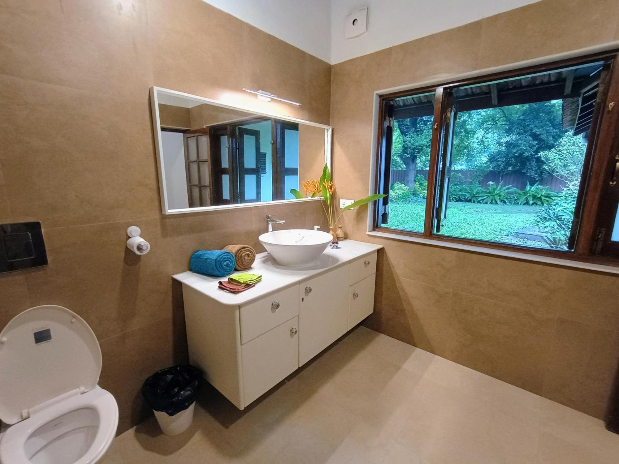 Banyan House - Luxurious 4 Bedroom Villa On One Acre, Near The Beach Nagaon  Dış mekan fotoğraf